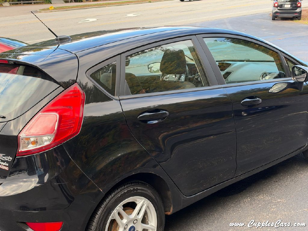 Photo 29 of this FORD FIESTA