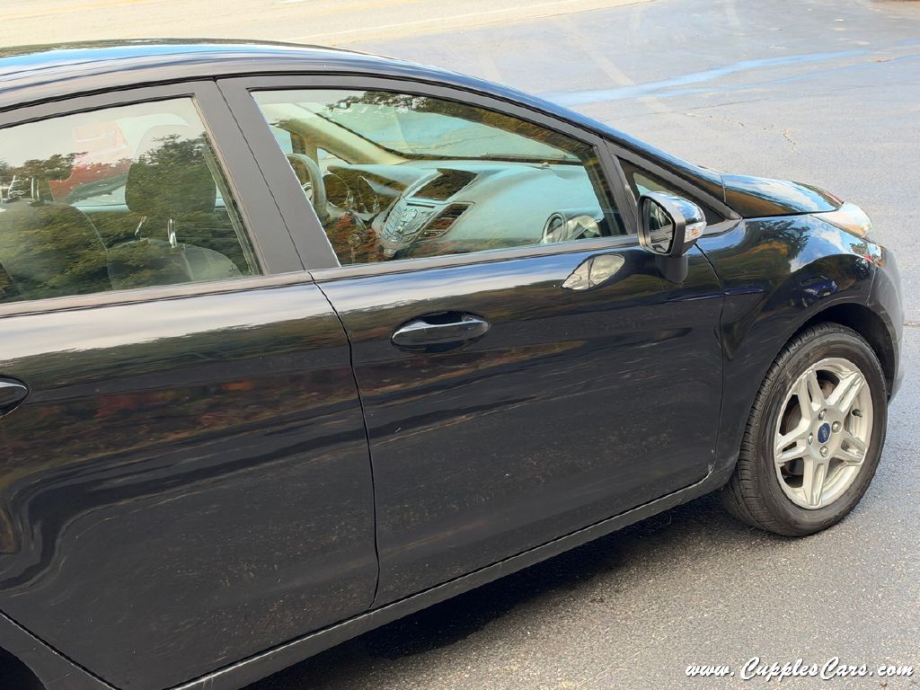 Photo 30 of this FORD FIESTA