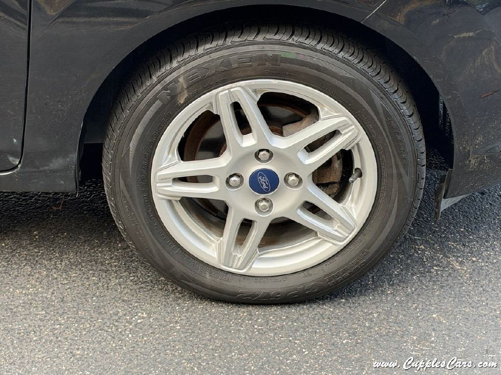 Photo 32 of this FORD FIESTA