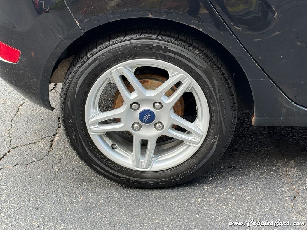 Photo 33 of this FORD FIESTA