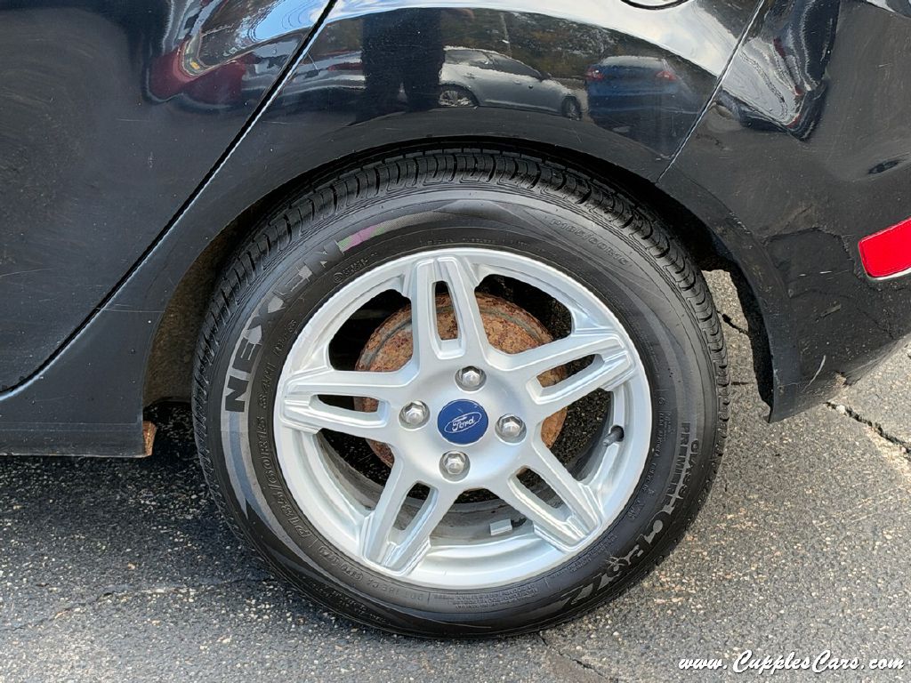 Photo 34 of this FORD FIESTA