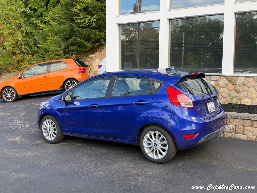 Photo 2 of this FORD FIESTA