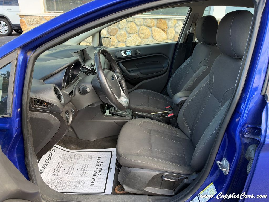 Photo 3 of this FORD FIESTA