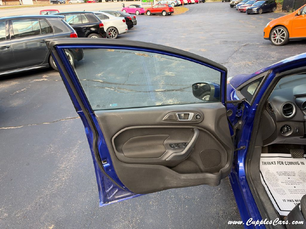 Photo 5 of this FORD FIESTA