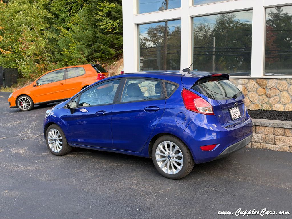 Photo 8 of this FORD FIESTA