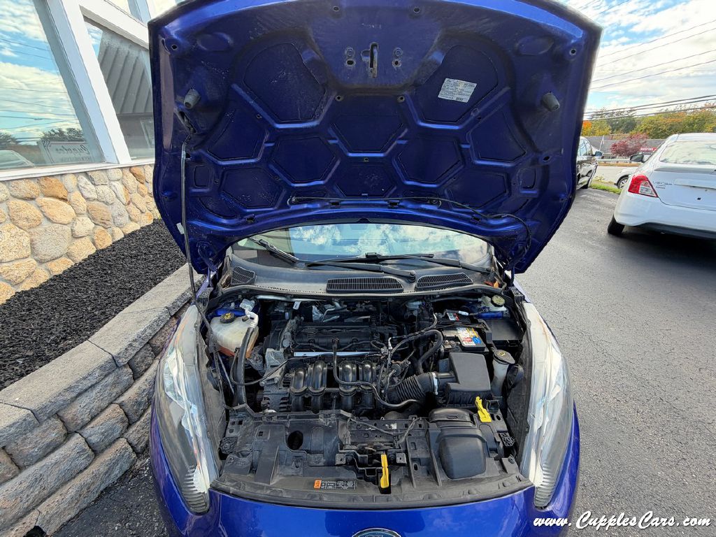 Photo 13 of this FORD FIESTA