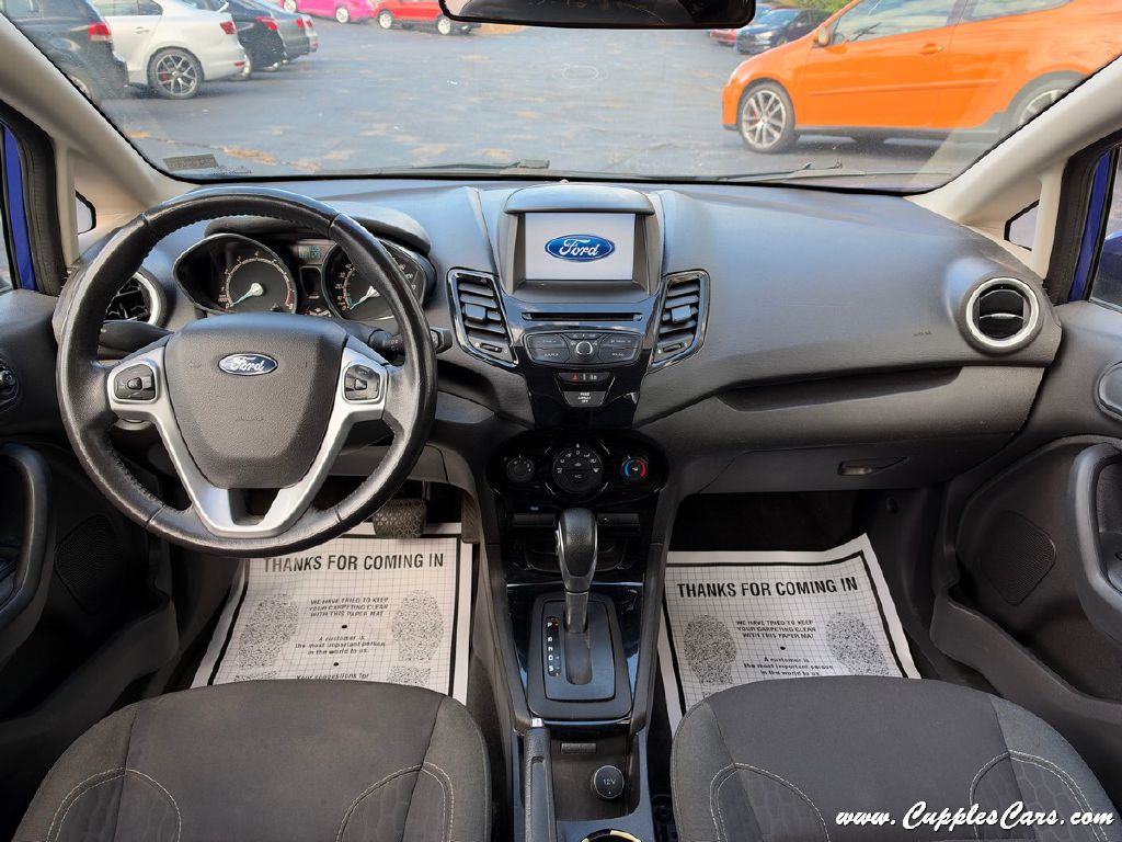 Photo 14 of this FORD FIESTA