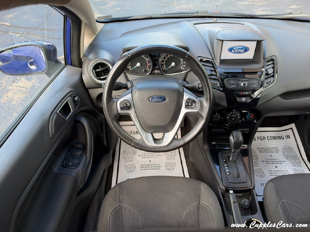 Photo 15 of this FORD FIESTA
