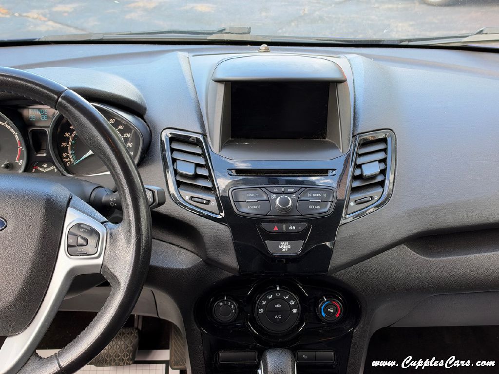 Photo 16 of this FORD FIESTA