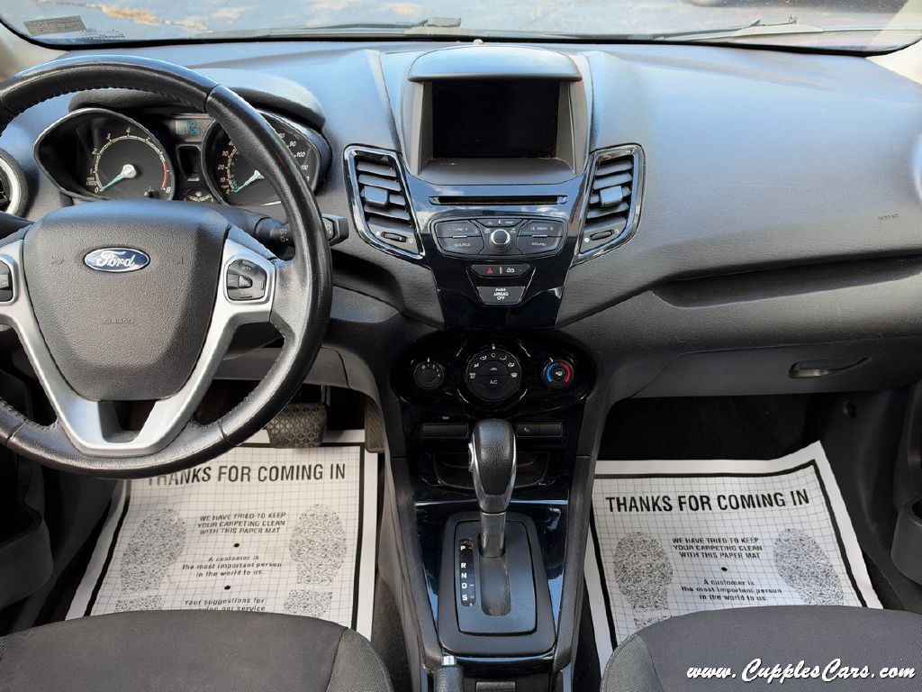 Photo 17 of this FORD FIESTA