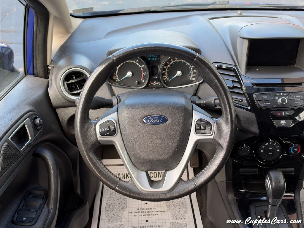 Photo 18 of this FORD FIESTA