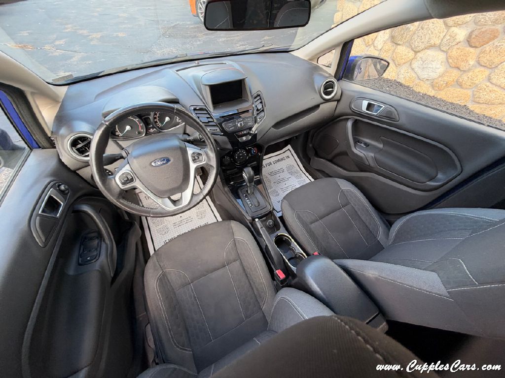 Photo 20 of this FORD FIESTA