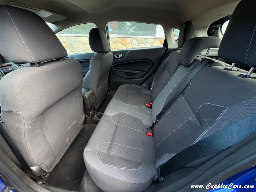Photo 21 of this FORD FIESTA