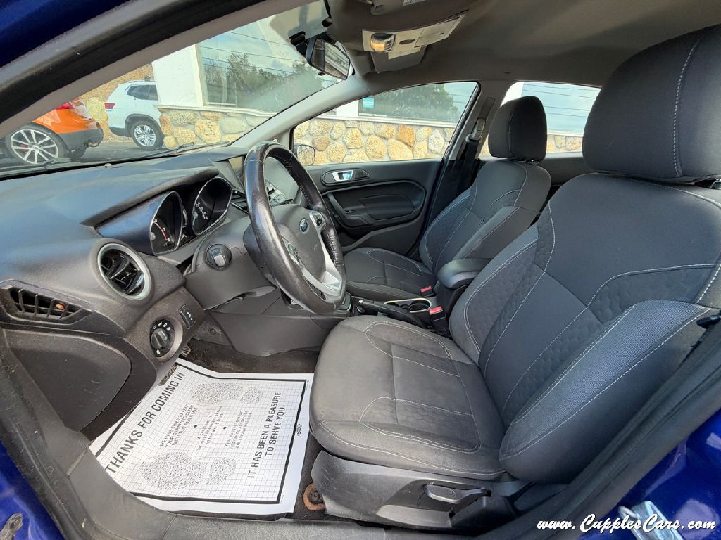Photo 22 of this FORD FIESTA