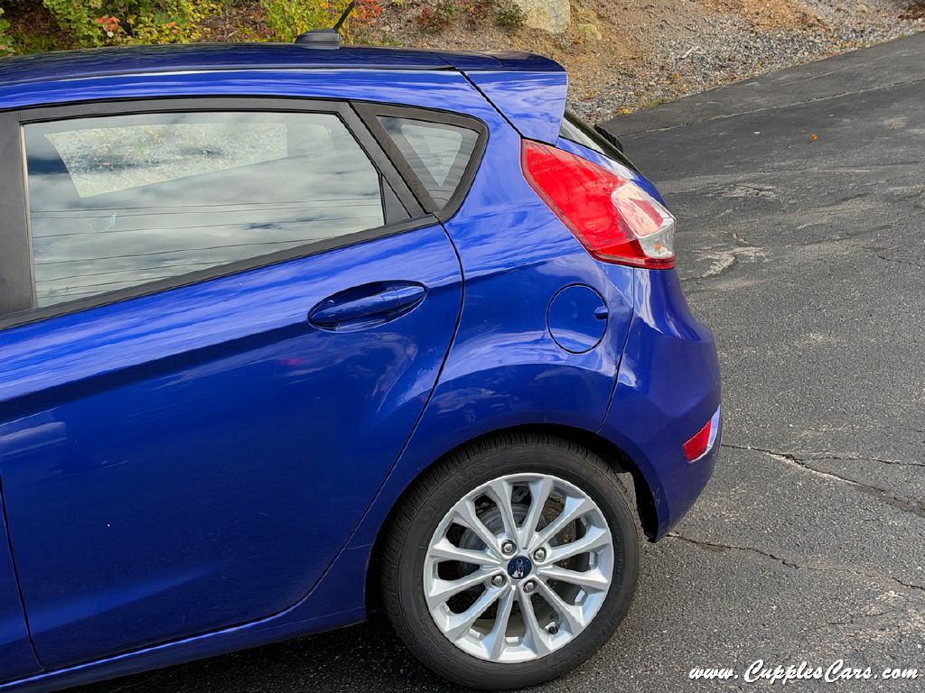 Photo 27 of this FORD FIESTA