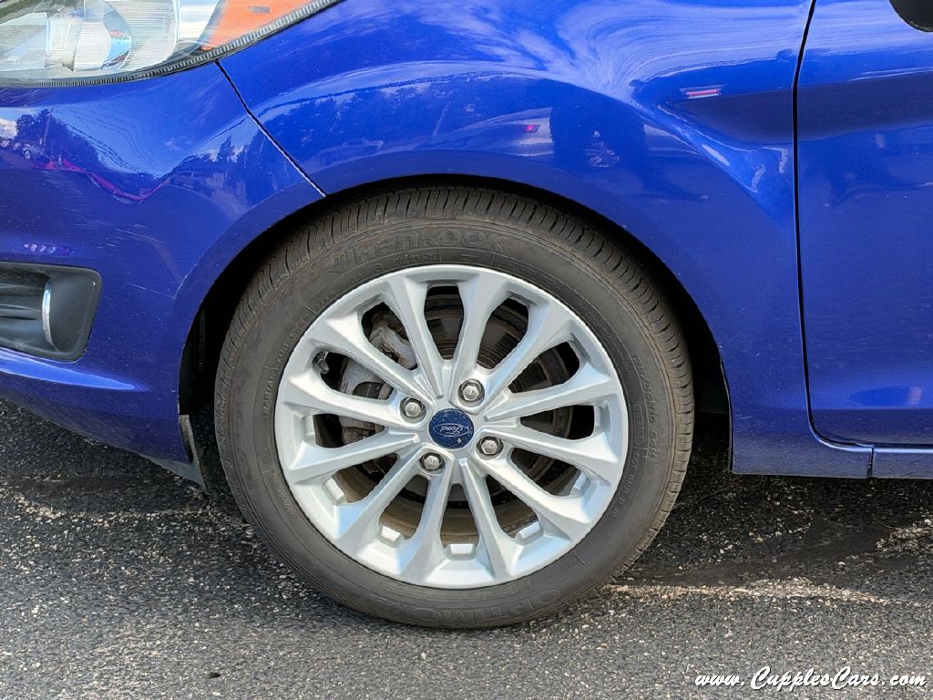 Photo 36 of this FORD FIESTA