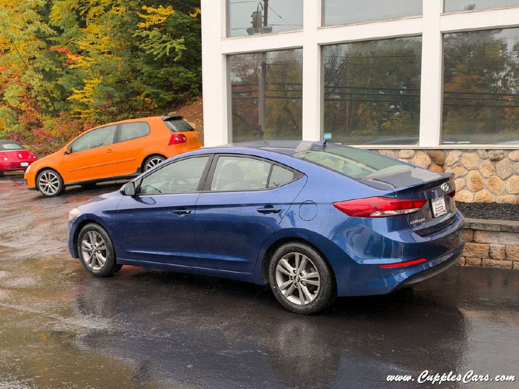 Photo 2 of this HYUNDAI ELANTRA