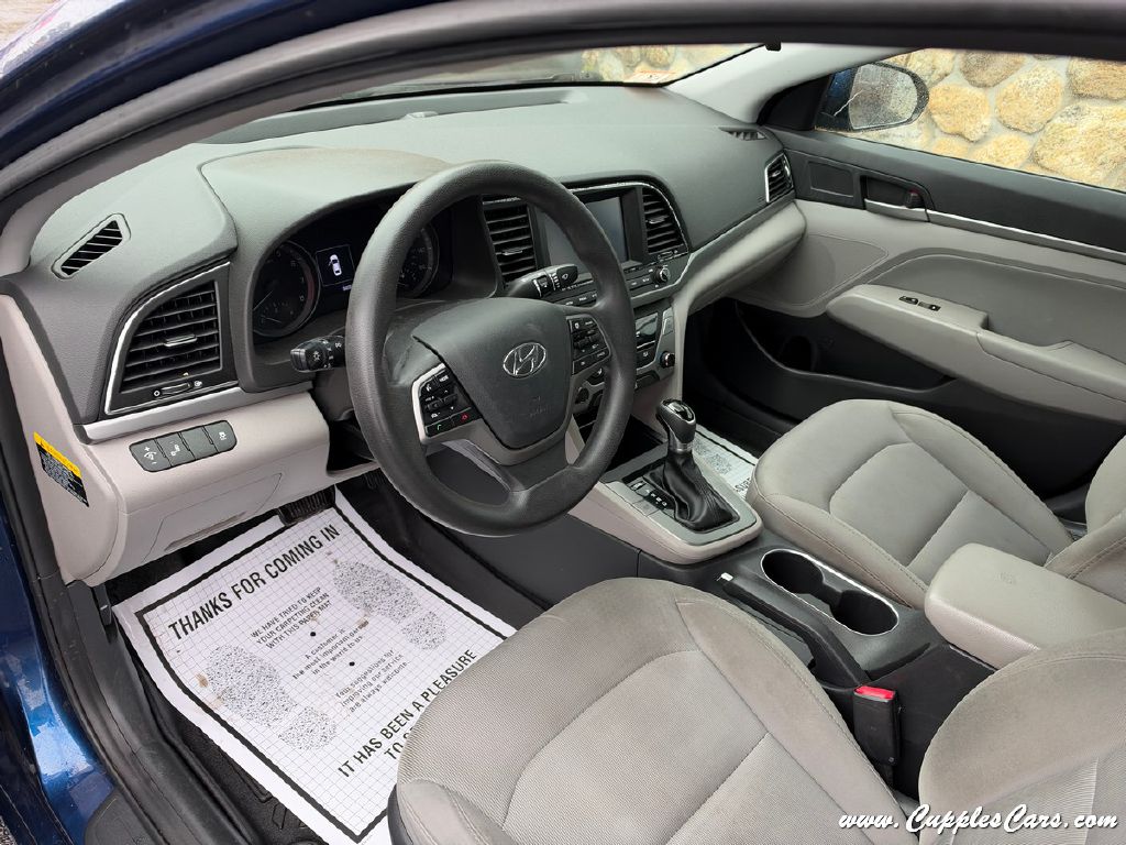 Photo 4 of this HYUNDAI ELANTRA