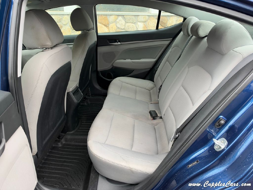 Photo 6 of this HYUNDAI ELANTRA