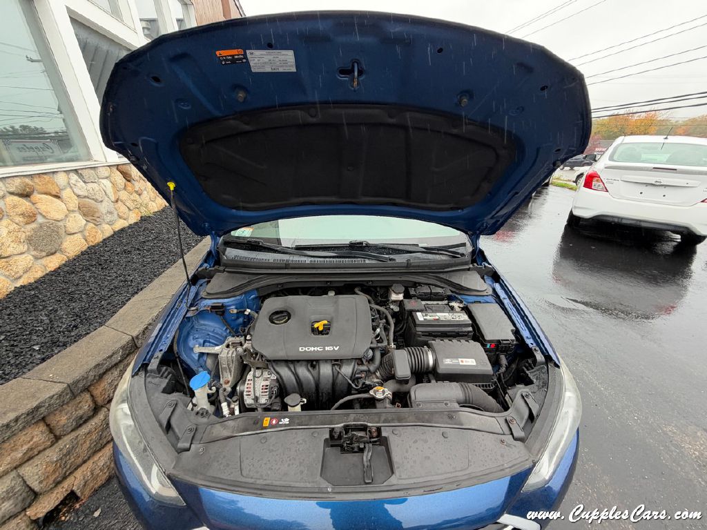 Photo 11 of this HYUNDAI ELANTRA