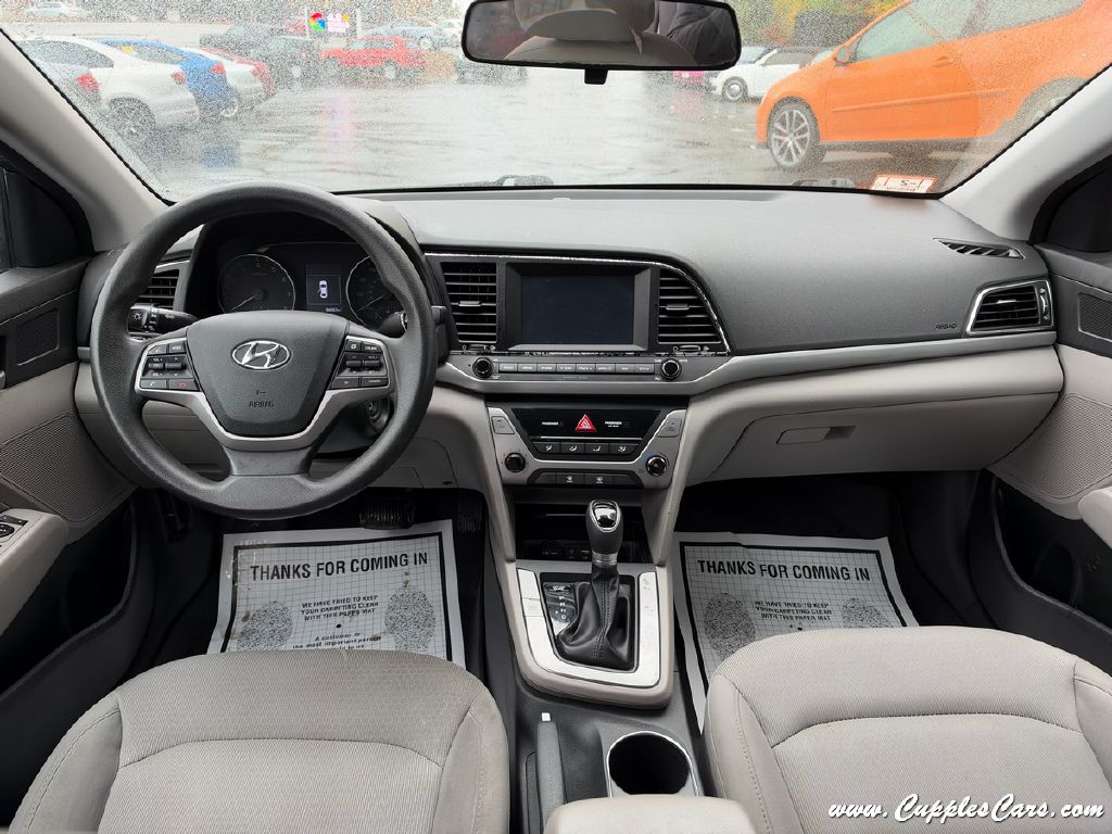 Photo 12 of this HYUNDAI ELANTRA