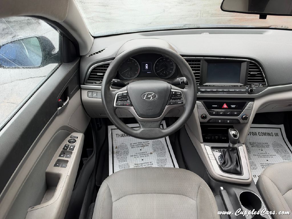 Photo 13 of this HYUNDAI ELANTRA