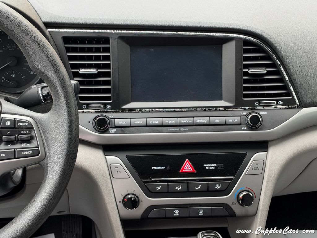 Photo 14 of this HYUNDAI ELANTRA