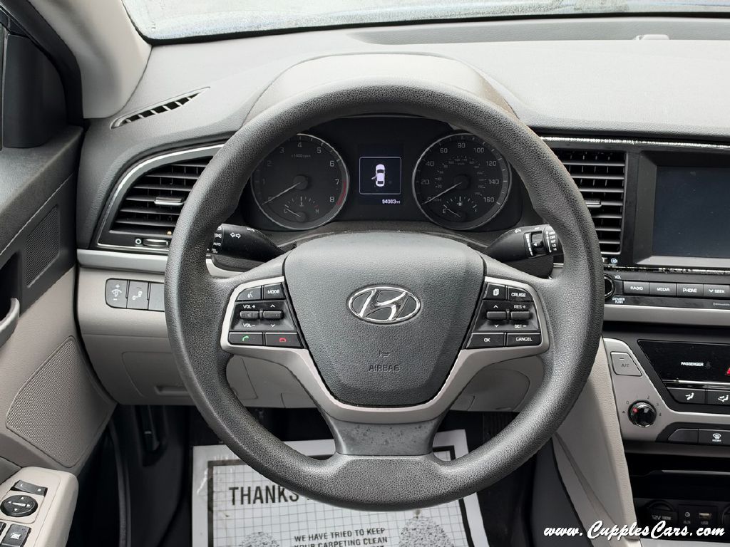 Photo 16 of this HYUNDAI ELANTRA
