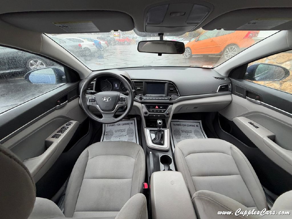 Photo 17 of this HYUNDAI ELANTRA