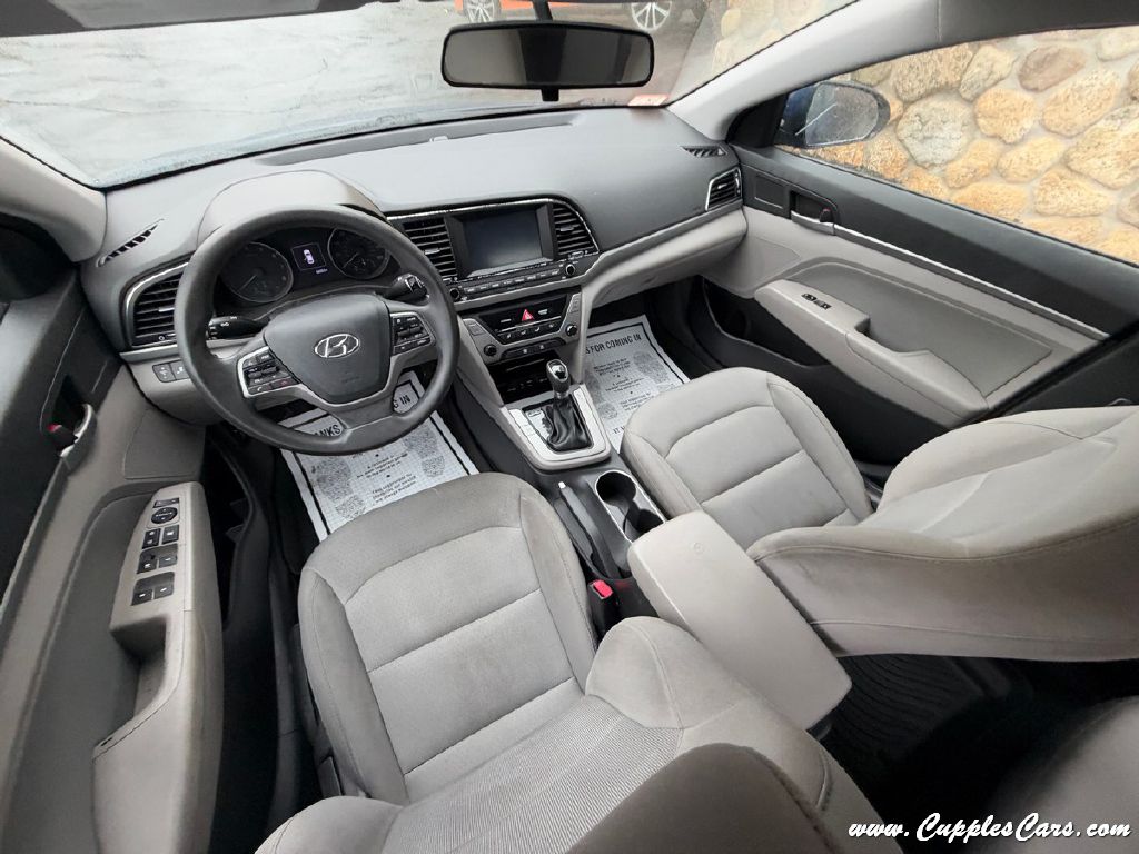Photo 18 of this HYUNDAI ELANTRA