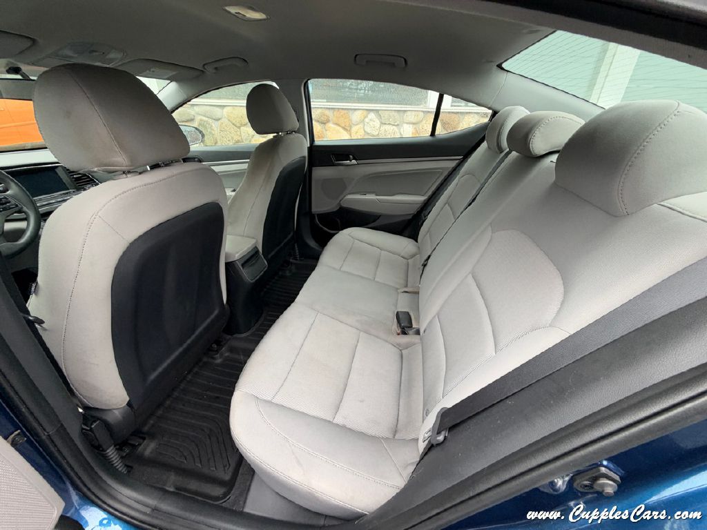 Photo 19 of this HYUNDAI ELANTRA