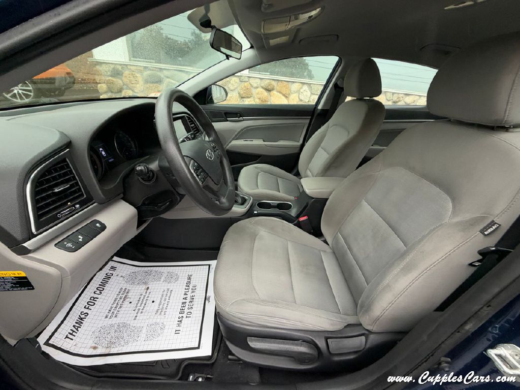 Photo 20 of this HYUNDAI ELANTRA