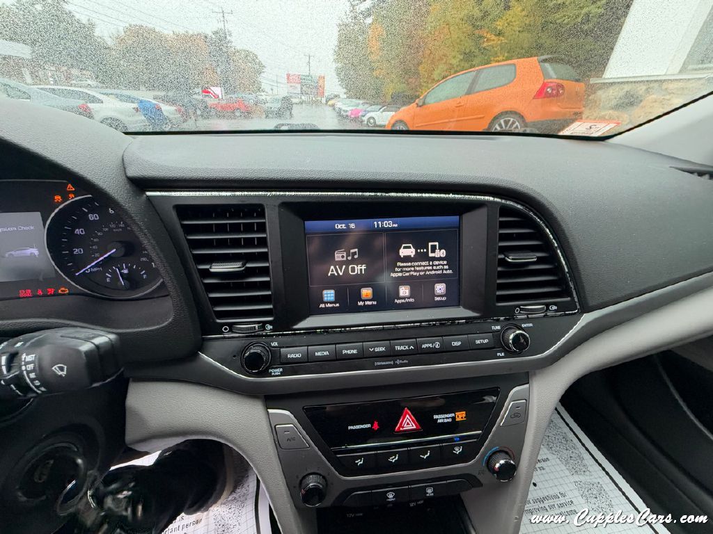 Photo 21 of this HYUNDAI ELANTRA