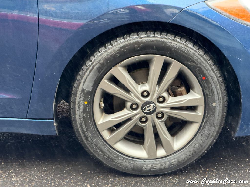 Photo 32 of this HYUNDAI ELANTRA