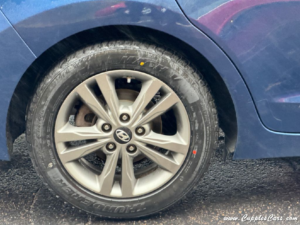 Photo 33 of this HYUNDAI ELANTRA