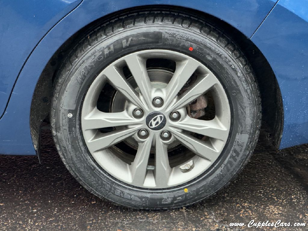 Photo 34 of this HYUNDAI ELANTRA
