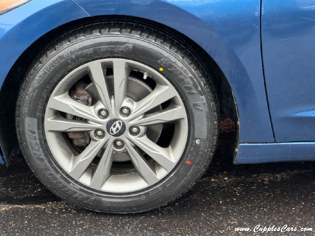 Photo 35 of this HYUNDAI ELANTRA