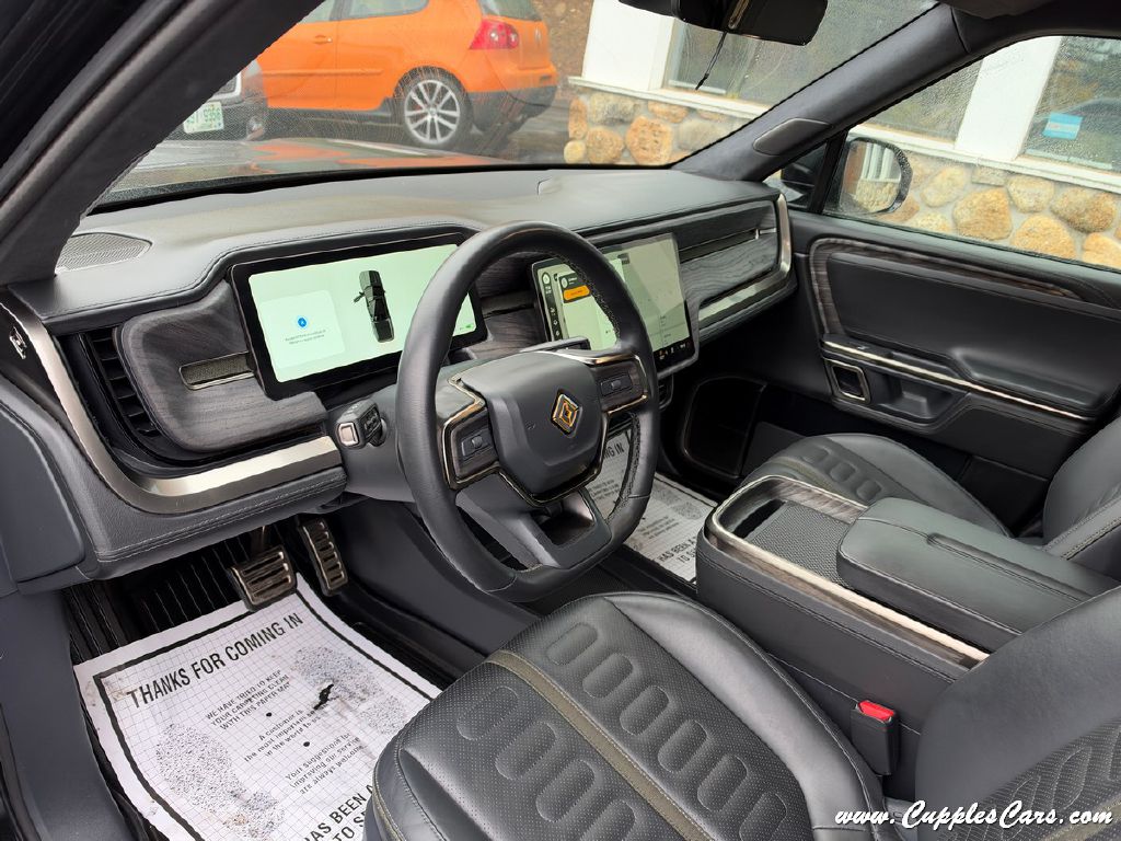 Photo 4 of this RIVIAN R1T