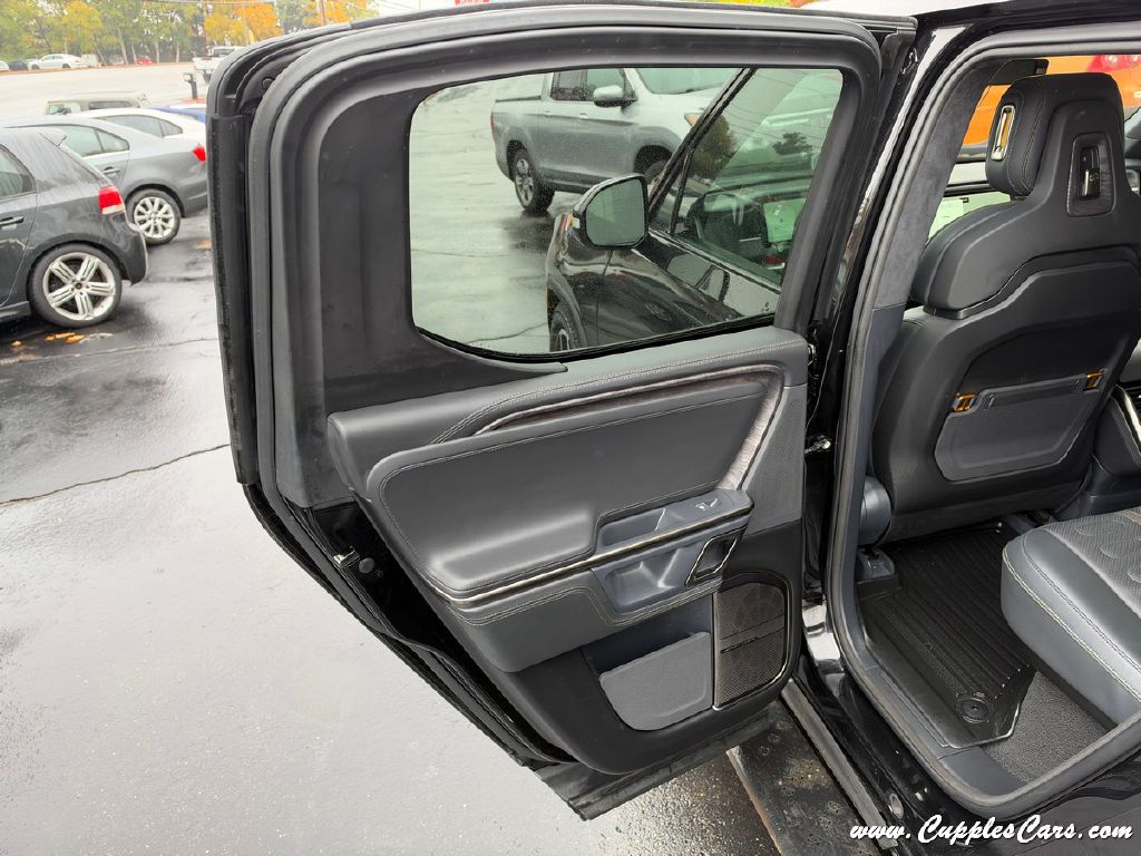 Photo 7 of this RIVIAN R1T