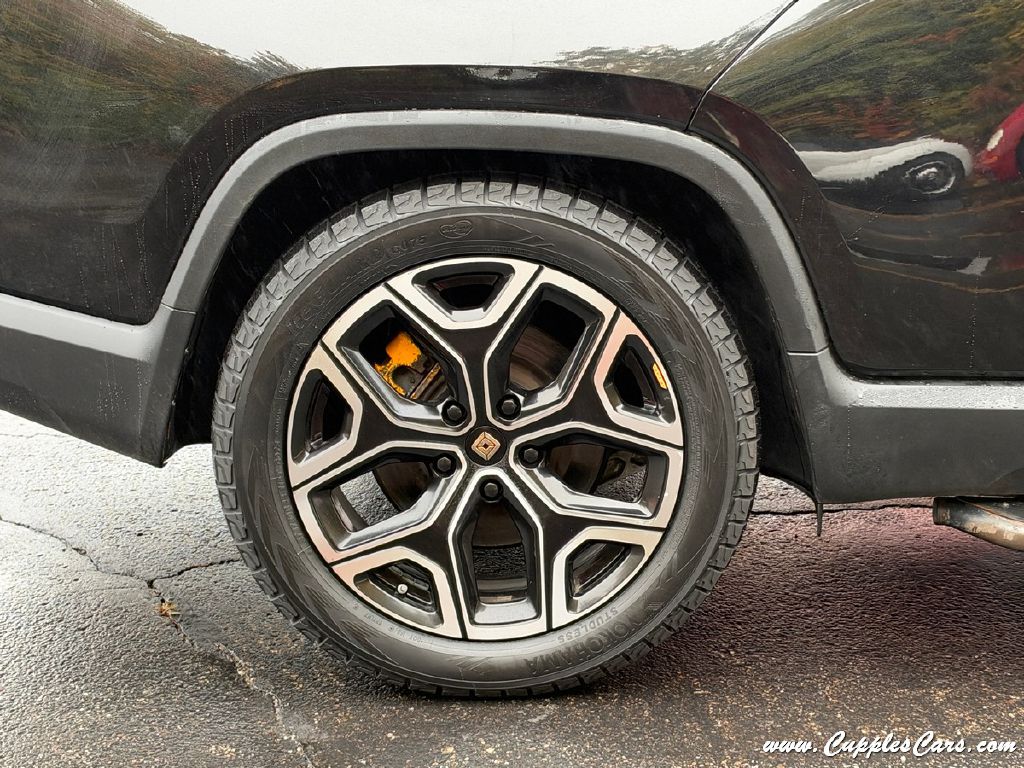 Photo 35 of this RIVIAN R1T