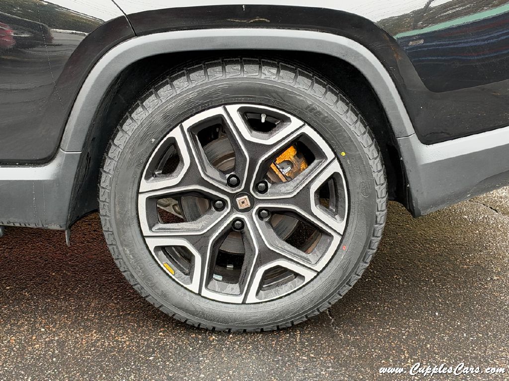 Photo 36 of this RIVIAN R1T