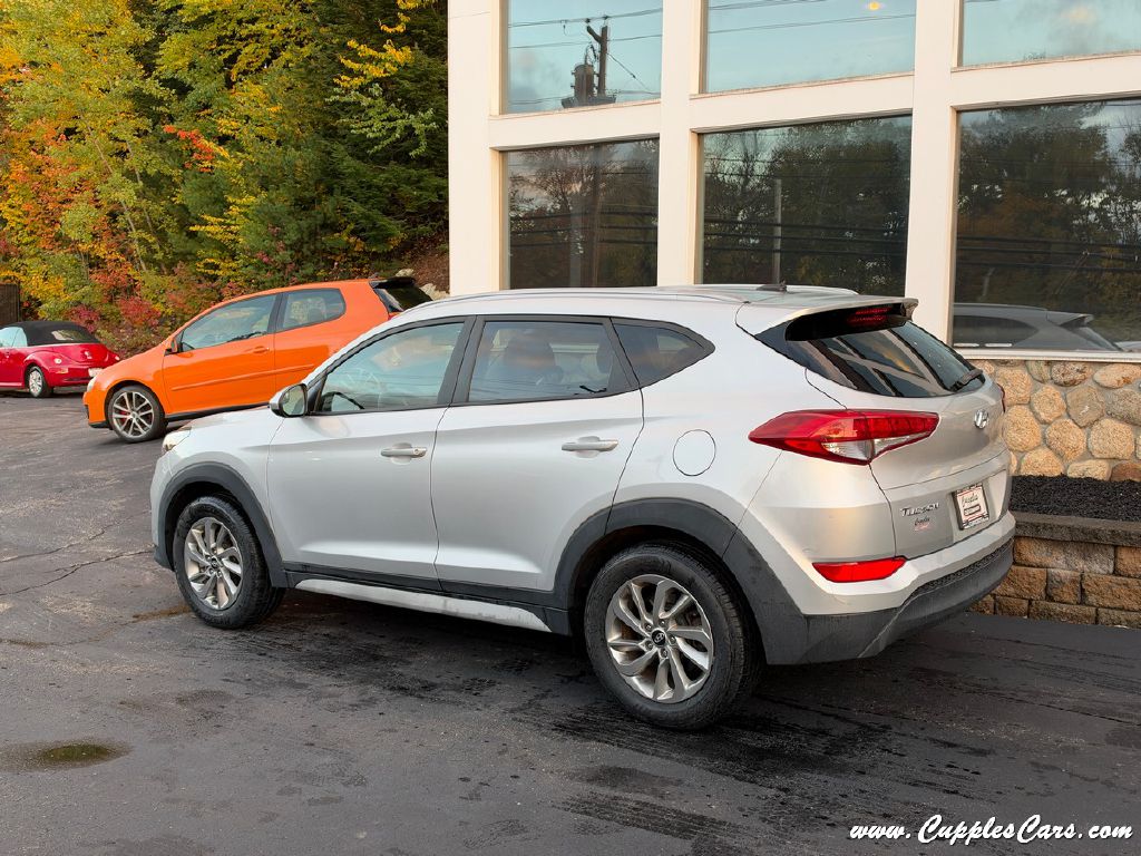 Photo 2 of this HYUNDAI TUCSON