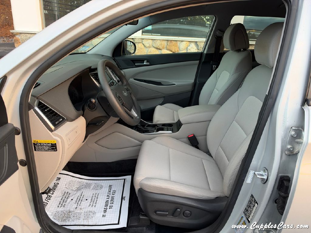 Photo 3 of this HYUNDAI TUCSON