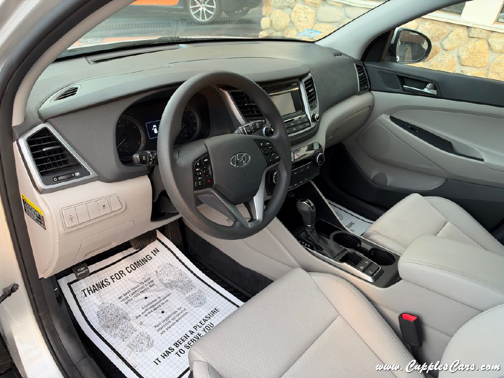 Photo 4 of this HYUNDAI TUCSON