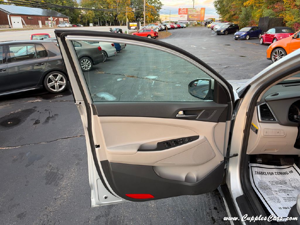Photo 5 of this HYUNDAI TUCSON