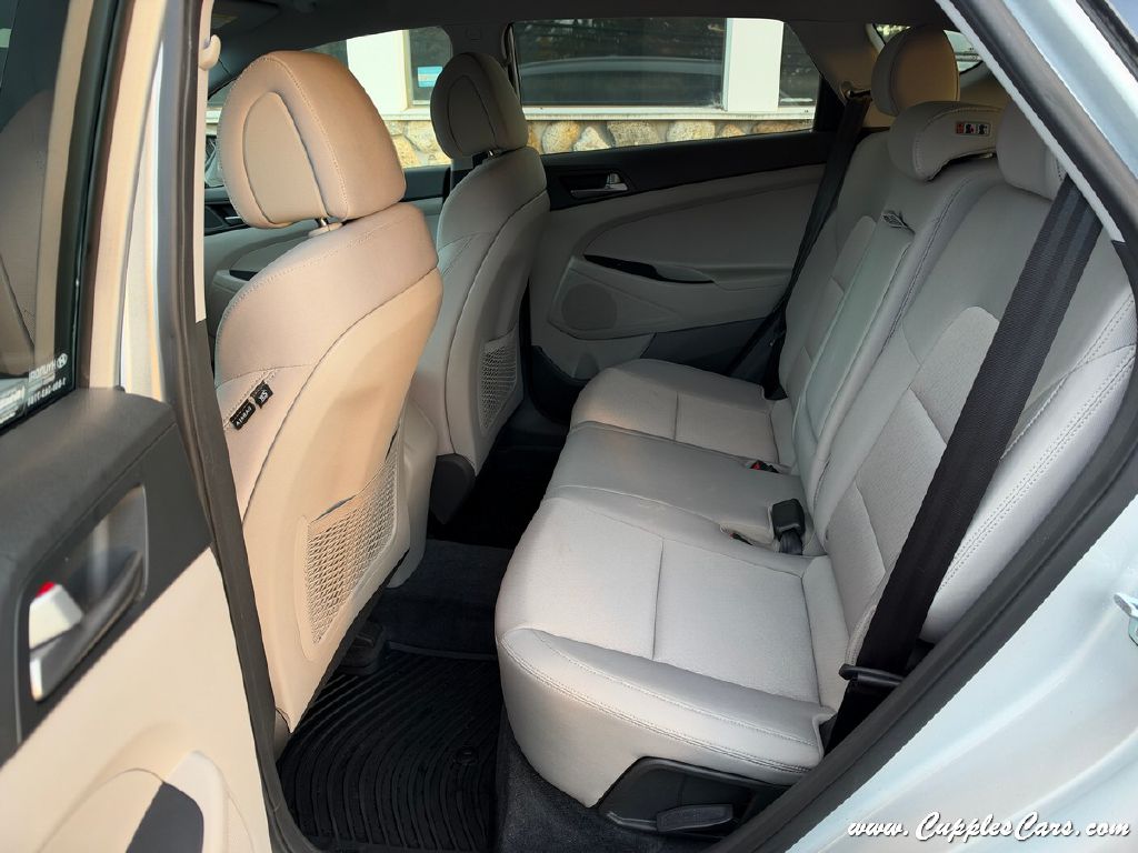 Photo 6 of this HYUNDAI TUCSON
