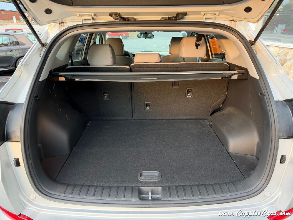 Photo 7 of this HYUNDAI TUCSON