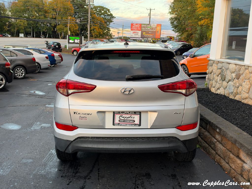 Photo 9 of this HYUNDAI TUCSON