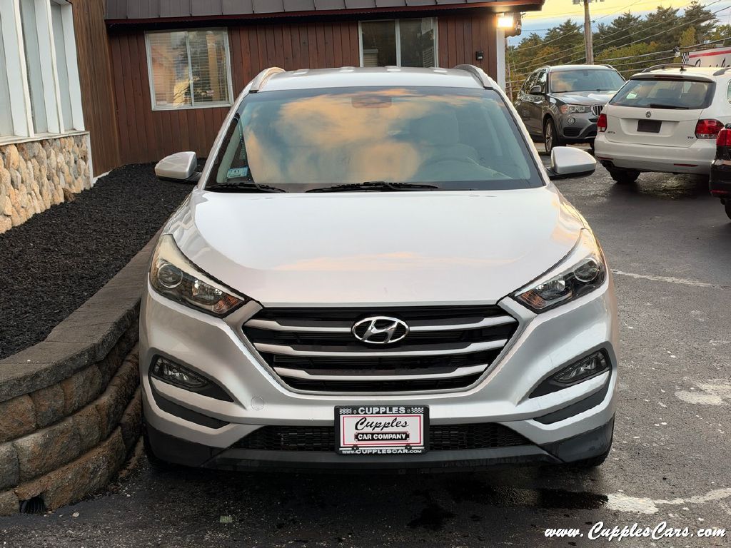 Photo 11 of this HYUNDAI TUCSON