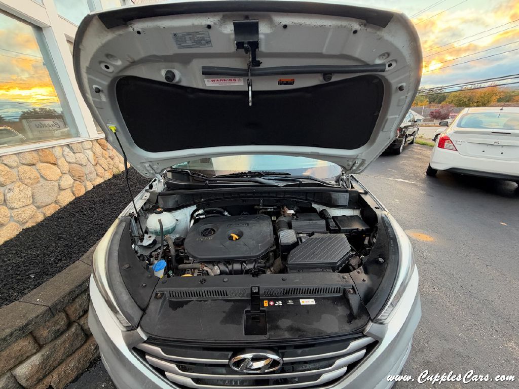 Photo 13 of this HYUNDAI TUCSON